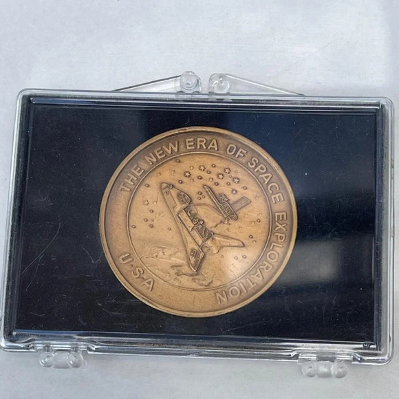5IL Challenger NASA First In Flight Tragedy New Era Of Space Exploration Coin - Picture 1 of 3